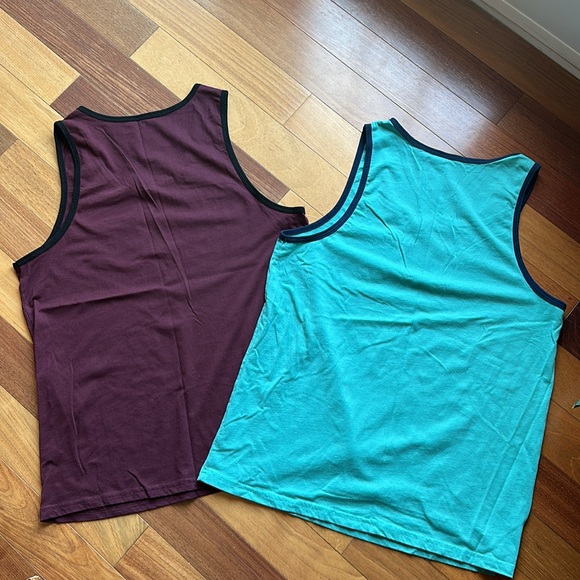 Set of Two Men’s Large Sleeveless Shirts with Contrast Pocket and Edging - Picture 8 of 10